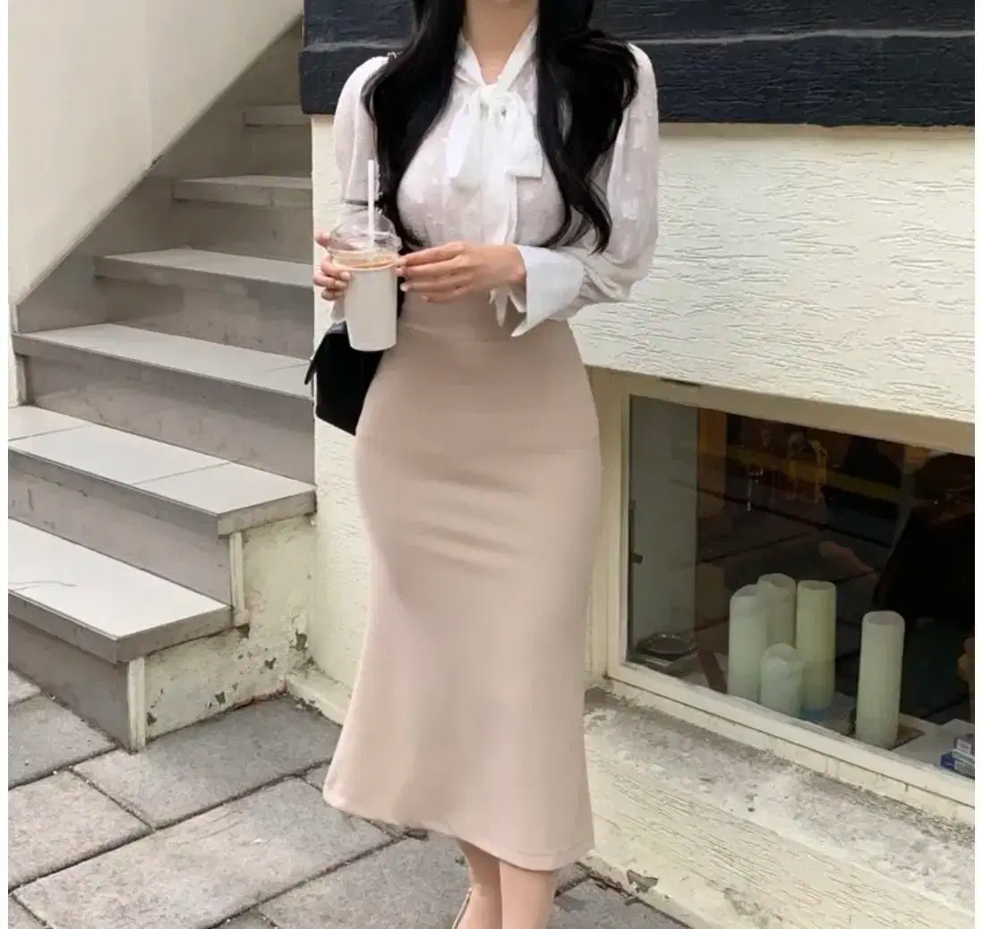 (새상품)머메이드 뒷트임 롱 스커트 베이지색상